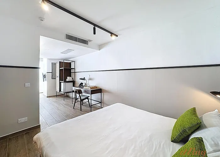 South 32 By Zzzing 3* Birżebbuġa