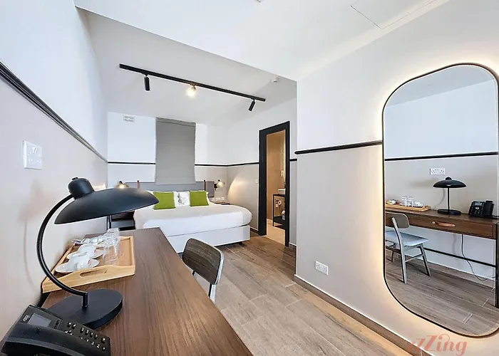 Hotel South 32 By Zzzing