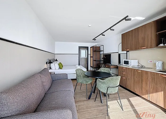 South 32 By Zzzing Hotel