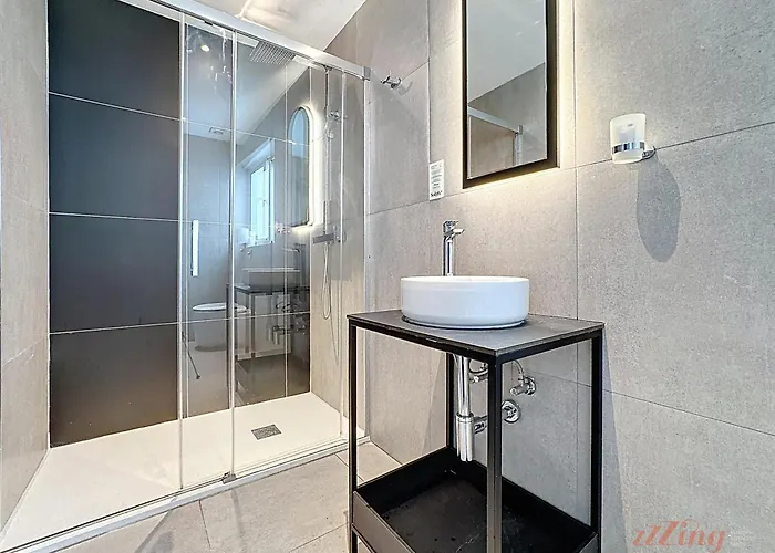 South 32 By Zzzing Hotel