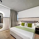 South 32 By Zzzing 3* Birżebbuġa