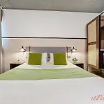 Hotel South 32 By Zzzing