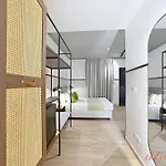 Hotel South 32 By Zzzing