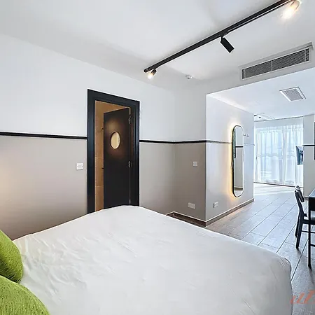 South 32 By Zzzing 3* Birżebbuġa