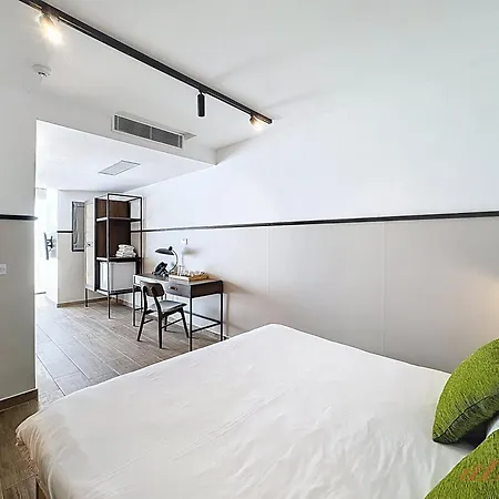 South 32 By Zzzing 3* Birżebbuġa