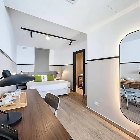 Hotel South 32 By Zzzing