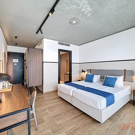 South 32 By Zzzing 3* Birżebbuġa