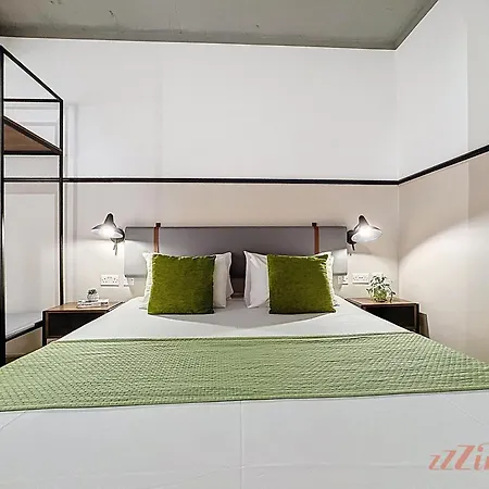 South 32 By Zzzing 3* Birżebbuġa