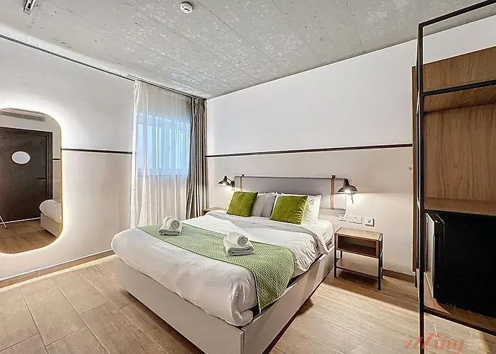 South 32 By Zzzing Birżebbuġa