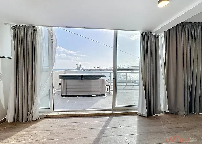 South 32 By Zzzing Birżebbuġa