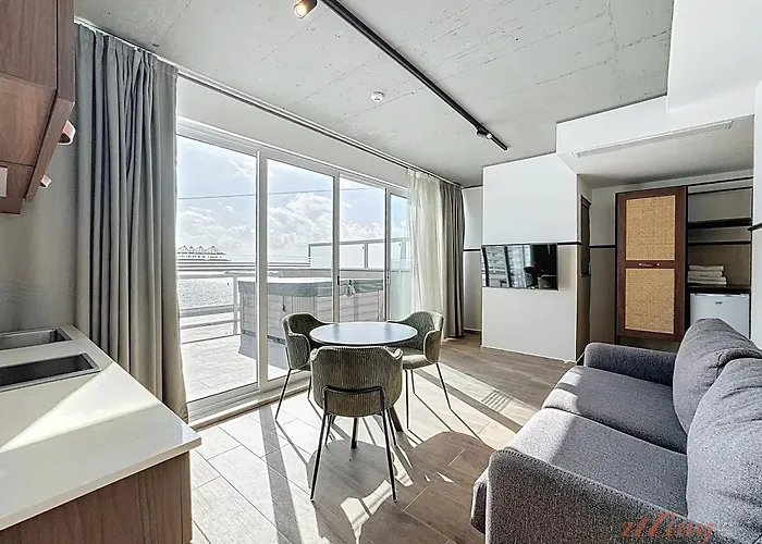 Hotel South 32 By Zzzing