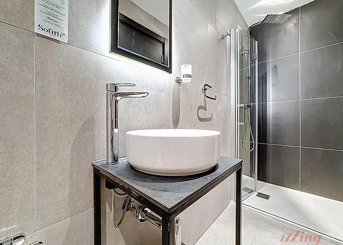 Hotel South 32 By Zzzing