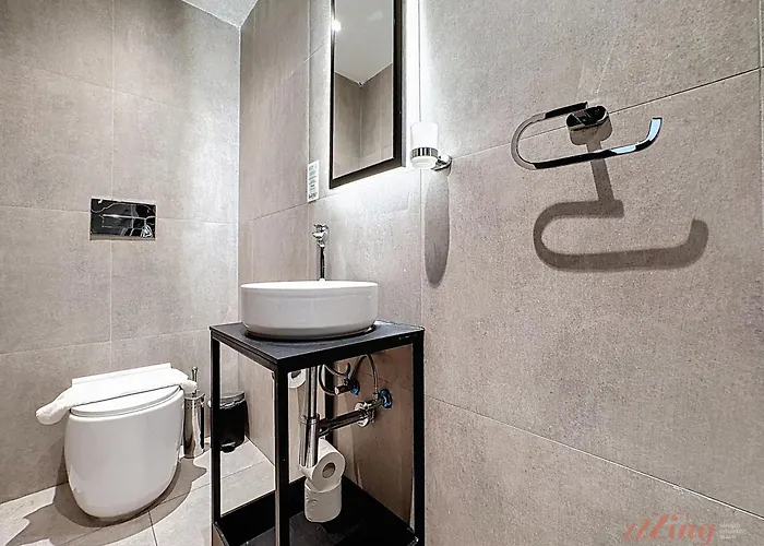 South 32 By Zzzing Birżebbuġa